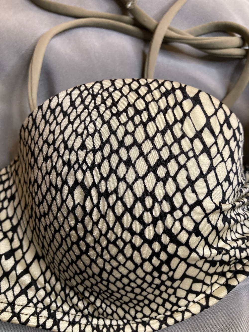 Victoria's Secret Black and White Printed Strapless Bikini Top - Picture 2 of 10